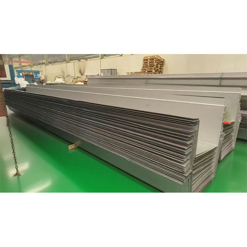 How does the high strength of stainless steel sheet metal improve the impact resistance of building structures or equipment casings?